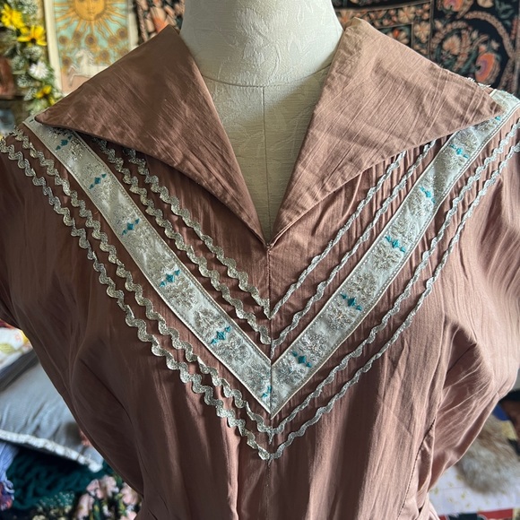 Patio Dress - Picture 2 of 9